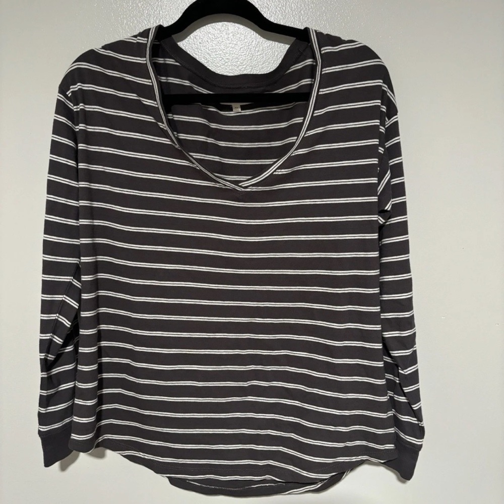 Madewell Gray and Black 3/4 Sleeve Relaxed Tee